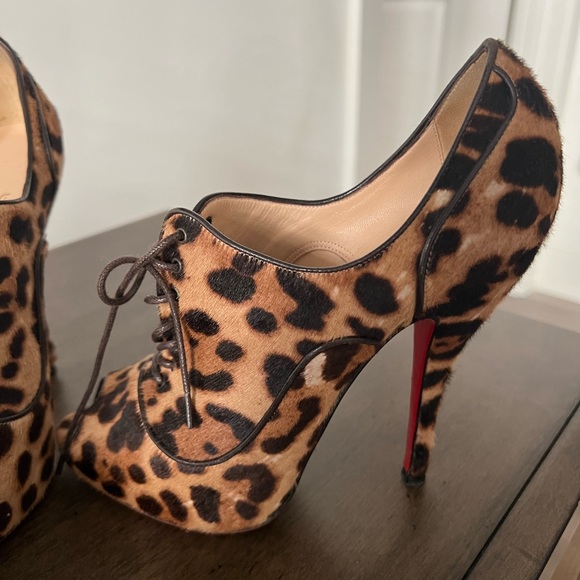 Christian Louboutin Leopard Print Laced pump - Picture 2 of 7